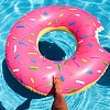 Плавательный матрас «Пончик клубничный» средний